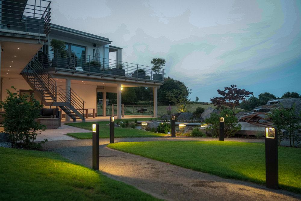 Luxuriöse villa mit modernem Beleuchtungskonzept